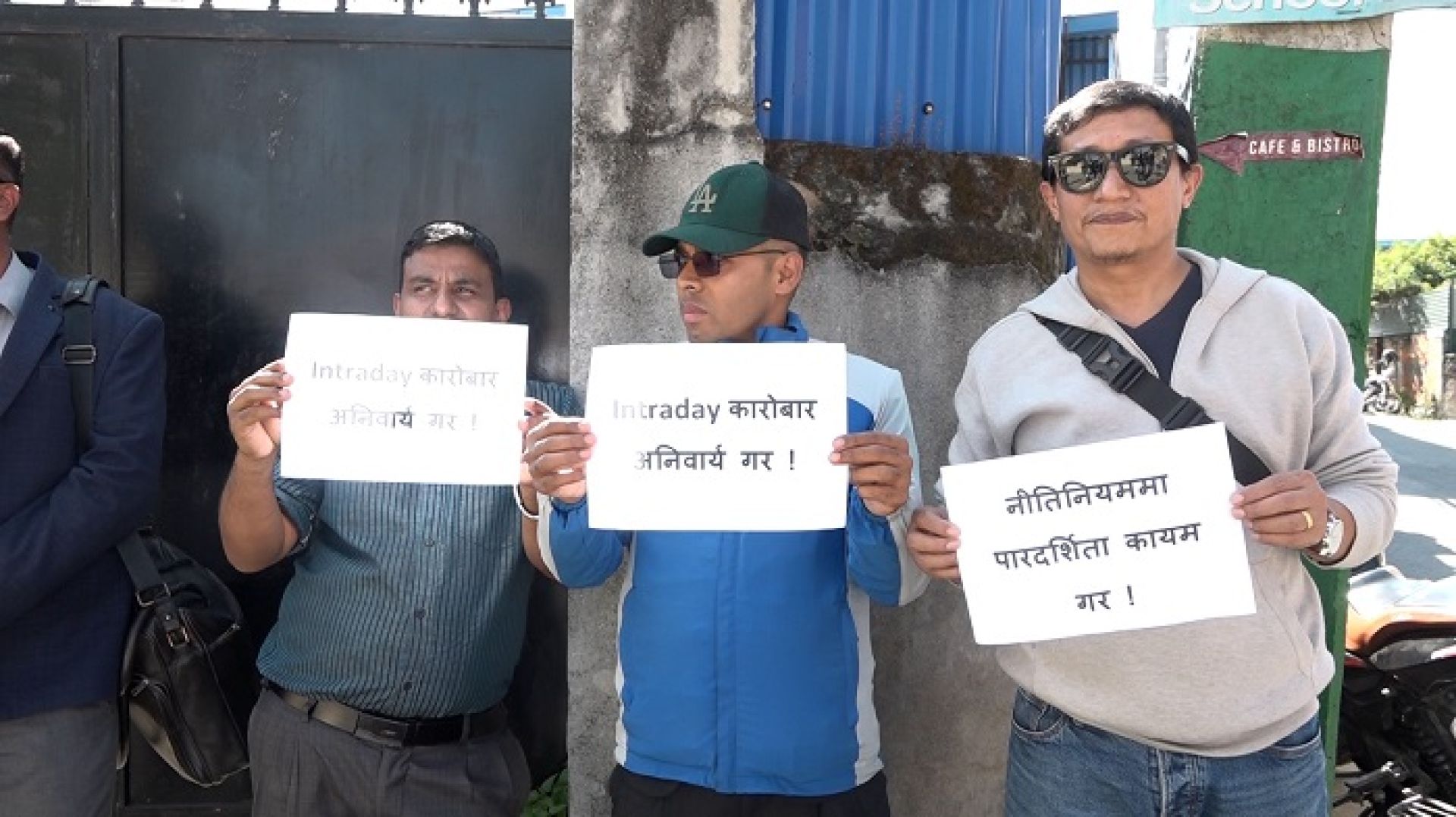 धितोपत्र बोर्डमा लगानीकर्ताको दबाब : १८ बुँदे मागसहित ‘हिँड काठमाडौं’ अभियान, बोर्ड भ्रष्टाचारमुक्त बनाउन माग